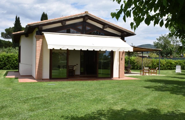 House with garden in the Tuscan countryside