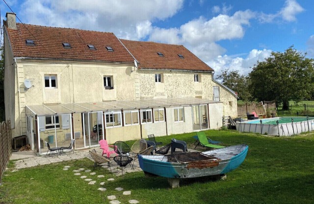House with many rooms, summer swimming pool, disco, 14 rooms