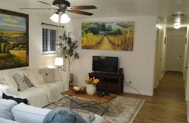 House with New Addition King Size Bed, close to Downtown, St Helena, Kenwood