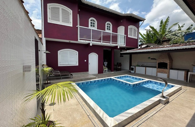 House with Pool in the Center of Bertioga