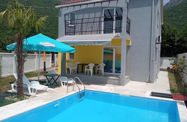 House with pool - Mitrovic