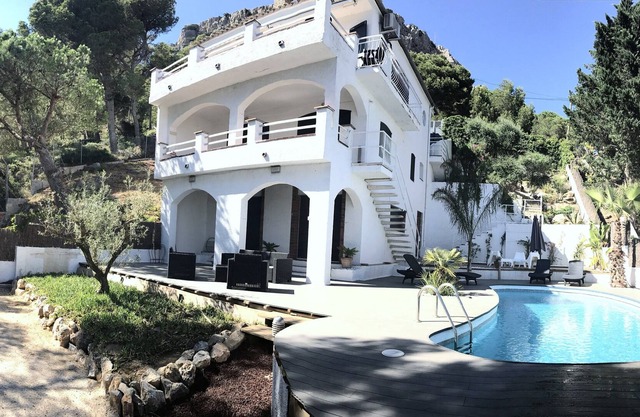 House with private pool, exceptional sea view