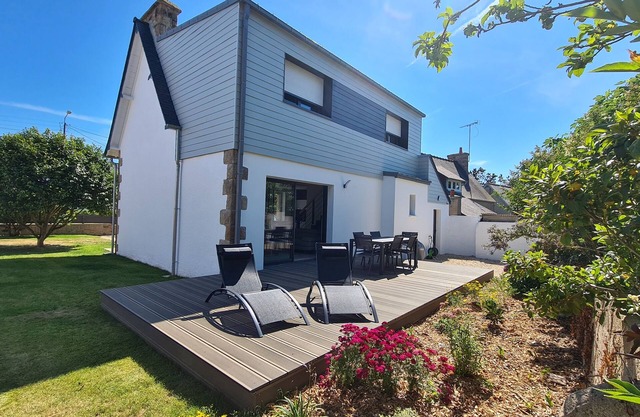 House with sea view: live with the tides.