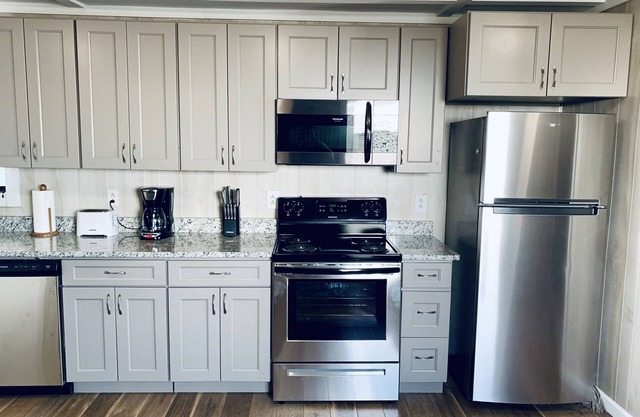Houseboat at Venice Marina (Front Row View) w/Ice Machine