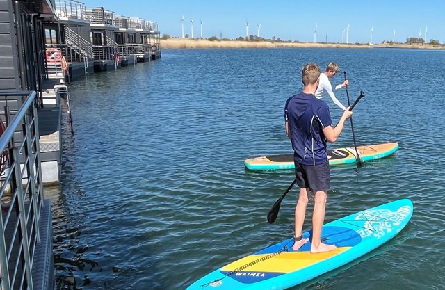 Houseboat-lake-SUP's-bike-sea-beach-family-holiday!
