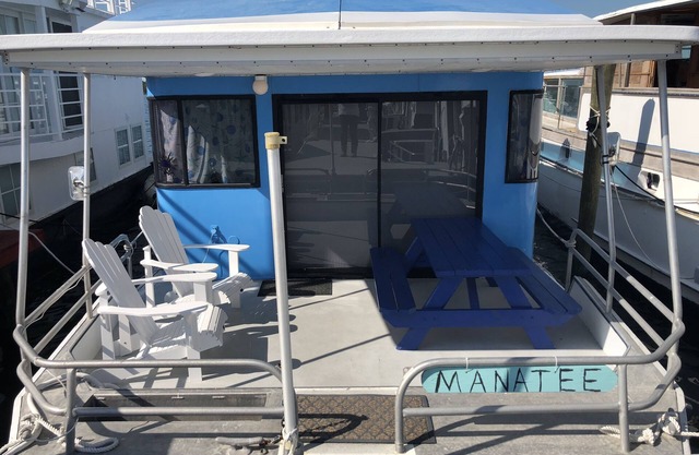 Houseboat offers a rooftop deck for stunning views of the sunrise and sunset.