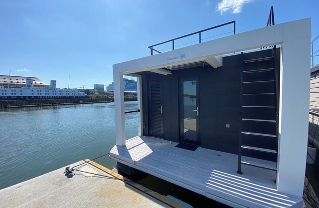 Houseboat SVANESUND with roof terrace in the heart of Gothenburg