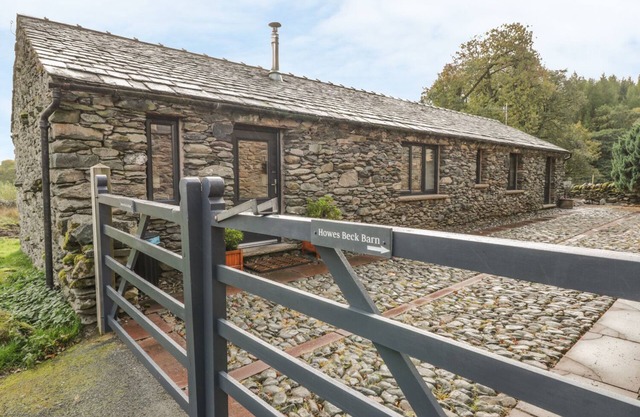 HOWES BECK COTTAGE, pet friendly, with open fire in Penrith