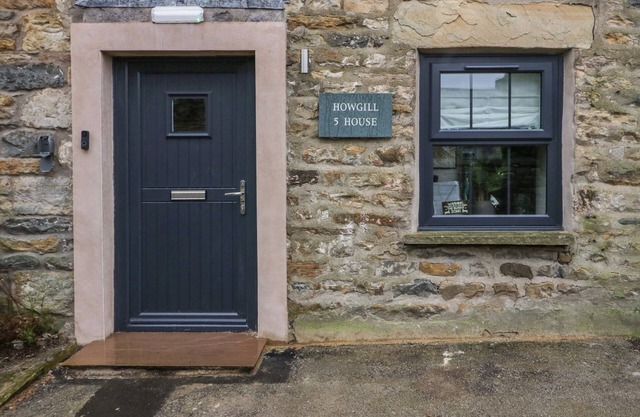 HOWGILL HOUSE, family friendly, character holiday cottage in Sedbergh