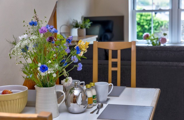 Howgills Apartment 10 (self-catering accommodation with free parking and Wi-Fi)