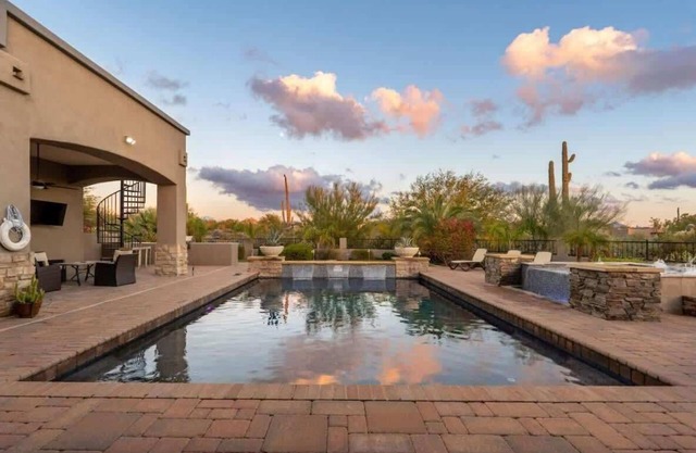 HÓZHÓ Residence on Desert Views: Private Pool, Sport Court, Theatre