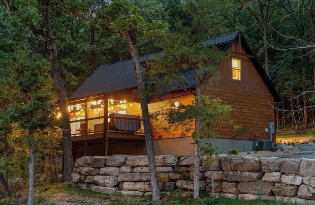 Huck's Hollow | Hot Tub & Pools