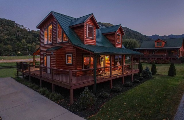 Huckleberry Lodge ~ Fall Color ~ New Cabin by Willow Tree Cabins