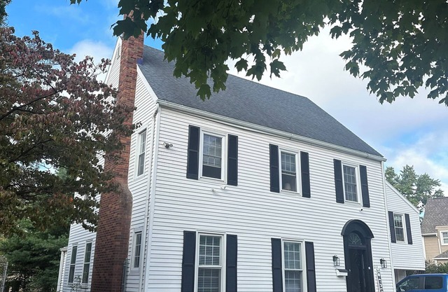 Huge 7-bedroom house Sleeps 22 Great fire pit. .25 Miles to Notre Dame Entrance