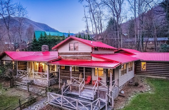 Huge Cabin with Game Room, Front Porch, WiFi & Wood-Burning Fireplace