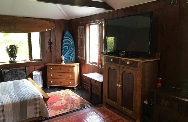 Huge Montauk Cottage W Private Full Bath & Shower