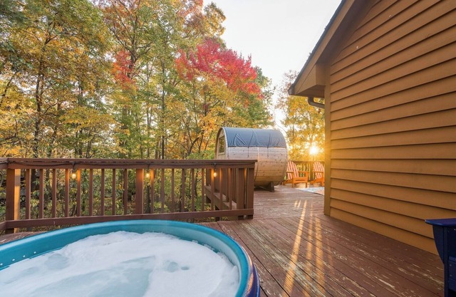 Huge/Mountain Views/Theater/Ski/HotTub/Sauna/GameRoom