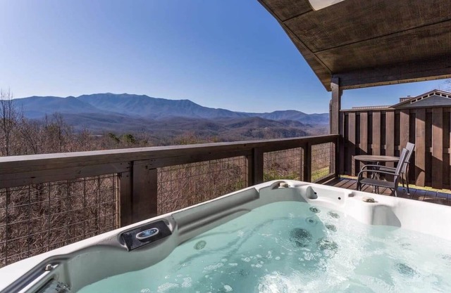 Huge Views Of GSMNP/3.6 Miles 2 DwTn Gat/Hot Tub
