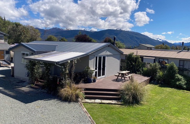 Hui Hui House-Family friendly Holiday Home- The gate way to Milford & Fiordland.