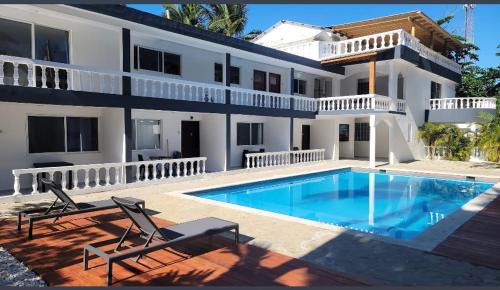 HUMMINGBIRD CABARETE