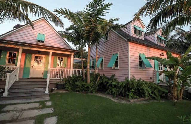 Hummingbird Cottages-An Oceanfront Retreat Located in Hope Town