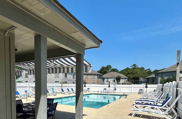 Hummingbird's Comfortable Ground Floor Condo w/State Park Pass - Bring the Pup!n