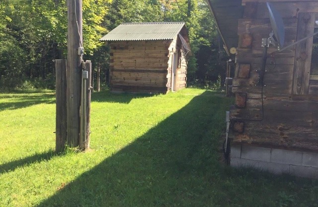 Hunting Cabin/400 acre property 2000 sq foot camp cabin groups/individuals