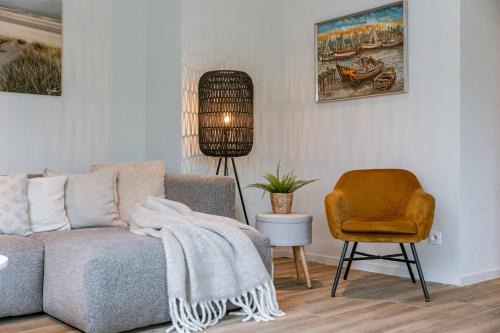 Huswell - Spacious top-floor apartment with private parking