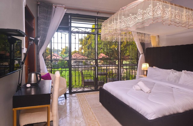 HUTLAND HOTEL
