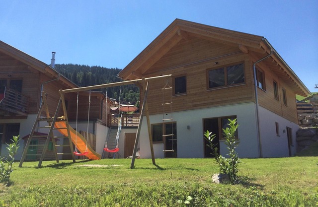 'Hüttenzauber' right on the ski slope with a private sauna and relaxation area.