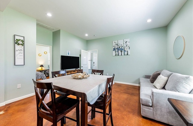 Hutto Casita 5 min from Kalahari Resorts & Dell Diamond!