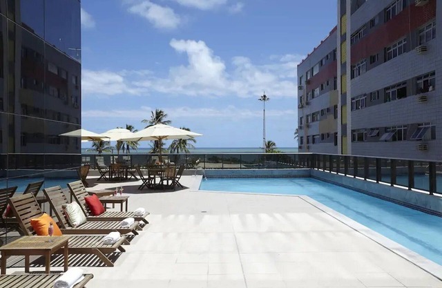 HY Beach Flats - International