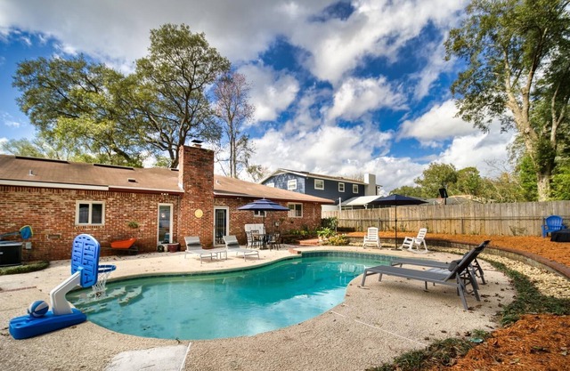 ~Hyde Park Sleeps 12 Heated Pool by Golf Club~