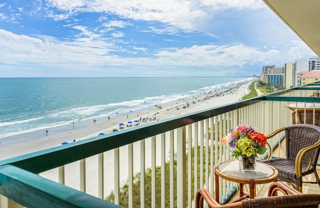 I BR Coastal Views Steps to Beach & Family Kingdom w/ Resort Pool & Lazy River