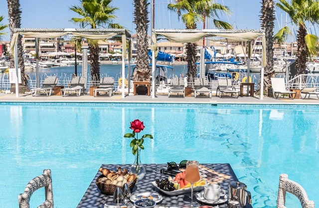 Ianos Hotel