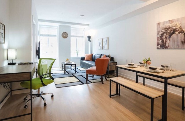 Icon 508 · CENTER CITY- Luxury King 2 bed apt w/Rooftop Views