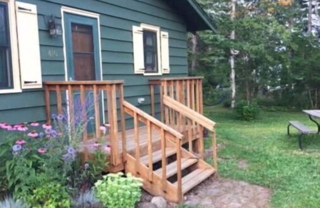 Iconic Knotty Pine Cabin in Charming Grand Marais