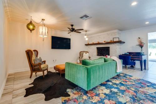 Iconic Luxe Entertainment Villa With Heated Pool Sauna