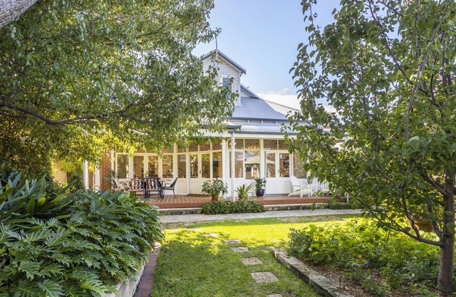 Iconic renovated federation home on Mt Lawley's prettiest street. WIFI & Parking