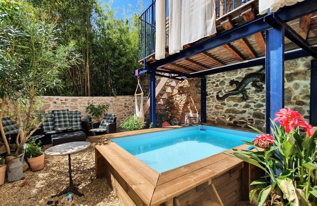 Ideal for 2 couples, beautifully renovated bijou house with garden and mini pool