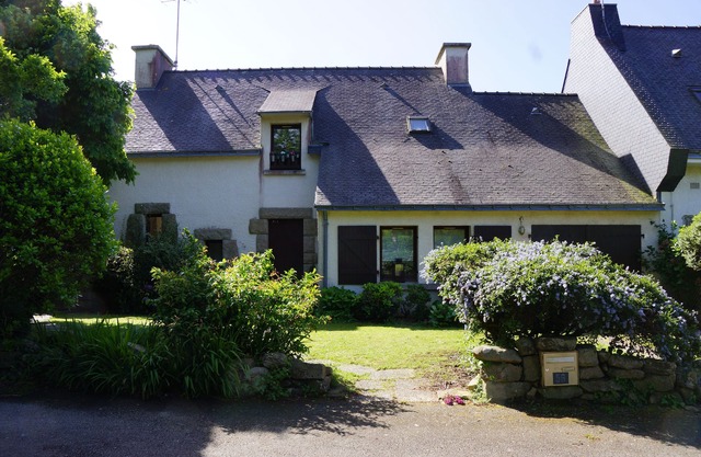 Ideal for a family-Pleasant garden-house close to the beach 6p- (or option 8p)
