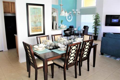 Ideal for Families & Couples - Lake View - South Facing Pool & Spa - Game Room - Providence Golf Community - Access to Resort Amenities