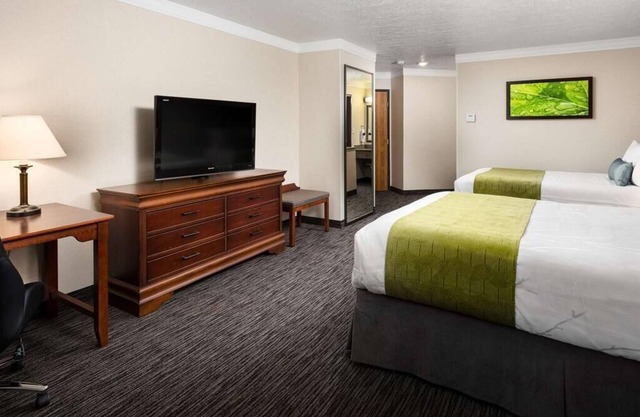 Ideal Mix of Comfort and Value! Indoor Pool, Breakfast, Pets Allowed, Shuttle!