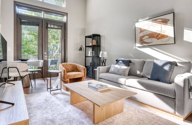 Ideal South Austin 1BR w/ Pool, W/D & Gym, nr restaurants, by Blueground