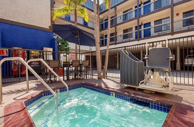 Ideal Spot for Business Travelers – Rest in Quiet Room Close to the Airport