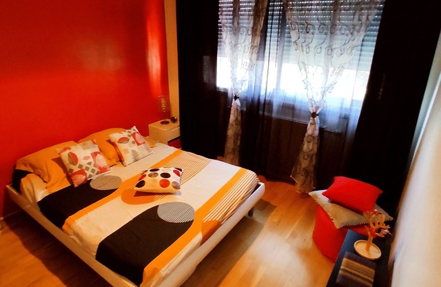 Ideally located 70m2 T3 apartment with private balcony and secure parking
