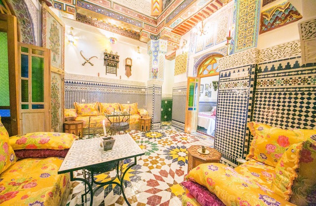 Ideally located in the heart of Fez, this historic building built in 1350