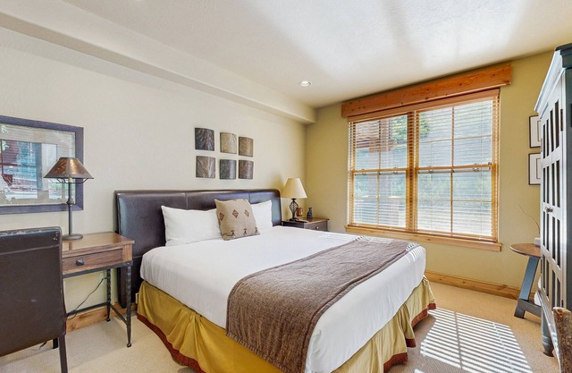 Ideally located, quiet, luxurious Deer Valley hotel-style room