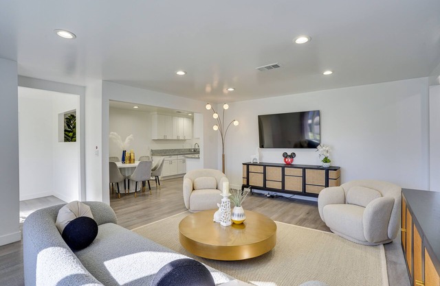 Idyllic Anaheim Vacation Rental: 2 Mi to Disney!