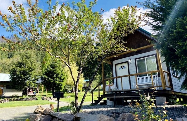 Idyllic Cabin for Group Getaway along the North Umpqua River, Oregon